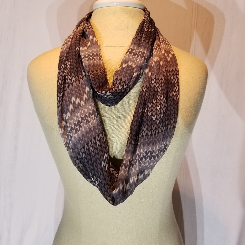 Heart pattern infinity scarf